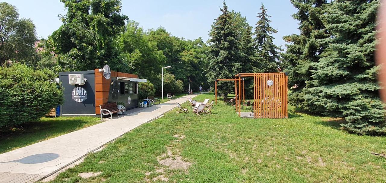 Juna2 - Nowoczesny Apartament W Centrum Z Widokiem Na Park Pruszkow Bagian luar foto