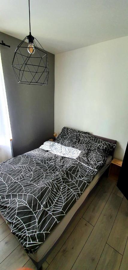 Juna2 - Nowoczesny Apartament W Centrum Z Widokiem Na Park Pruszkow Bagian luar foto