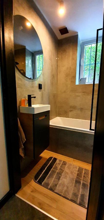 Juna2 - Nowoczesny Apartament W Centrum Z Widokiem Na Park Pruszkow Bagian luar foto