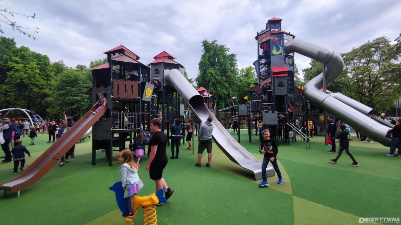 Juna2 - Nowoczesny Apartament W Centrum Z Widokiem Na Park Pruszkow Bagian luar foto