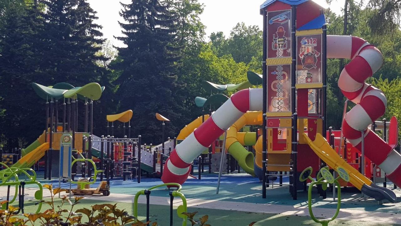 Juna2 - Nowoczesny Apartament W Centrum Z Widokiem Na Park Pruszkow Bagian luar foto
